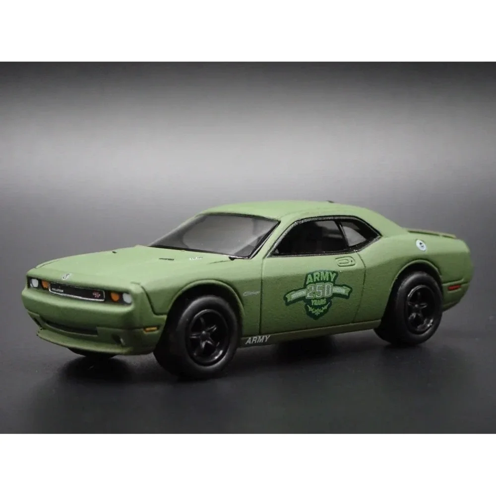 Johnny Lightning Army 250 years  2014 Dodge‎ Green Challenger R/T  Version B